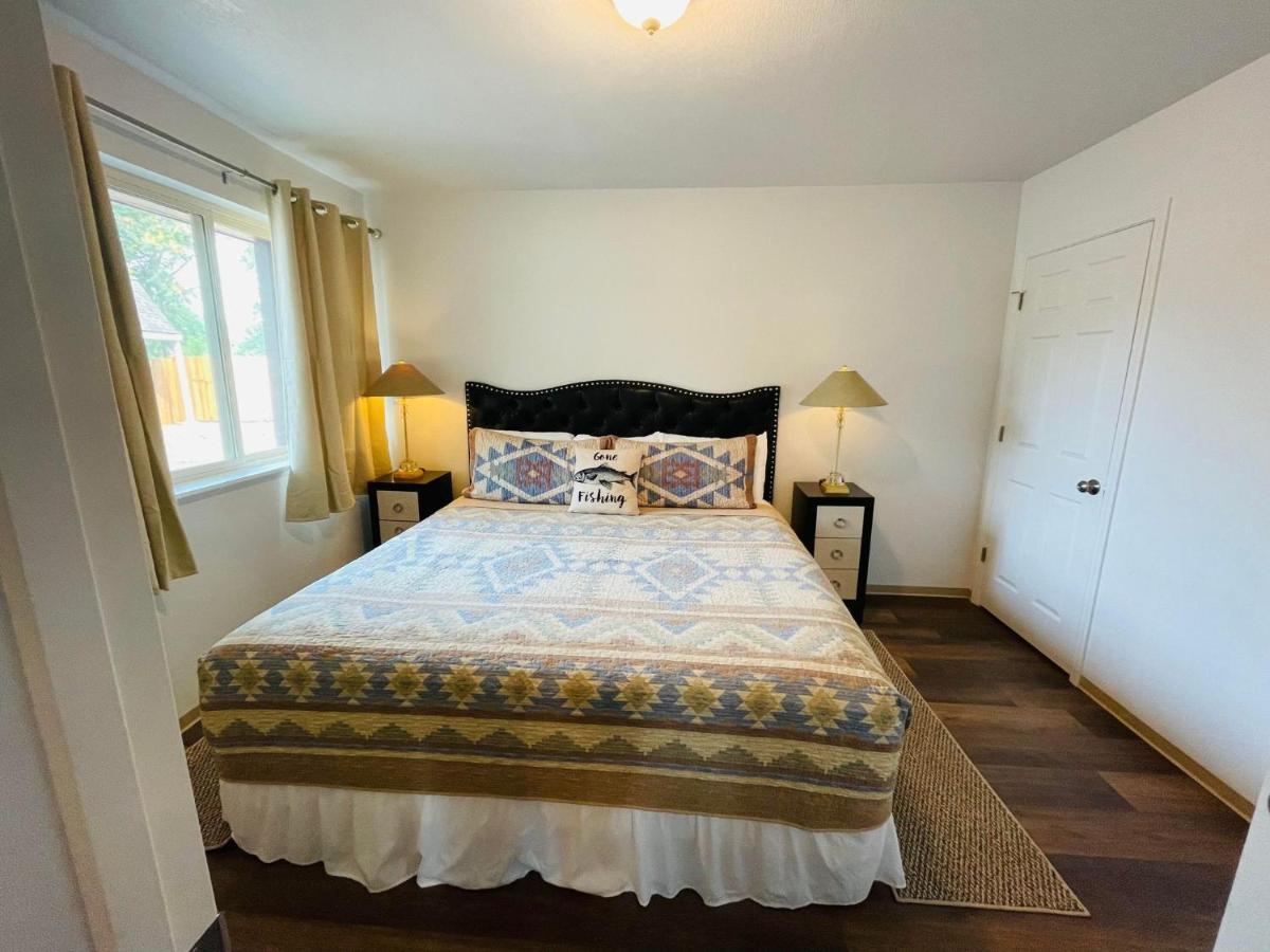 Riverfront Lodging Shady Cove 外观 照片