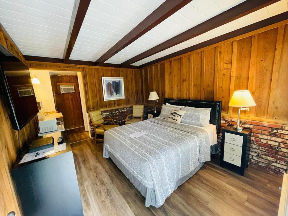 Riverfront Lodging Shady Cove 外观 照片