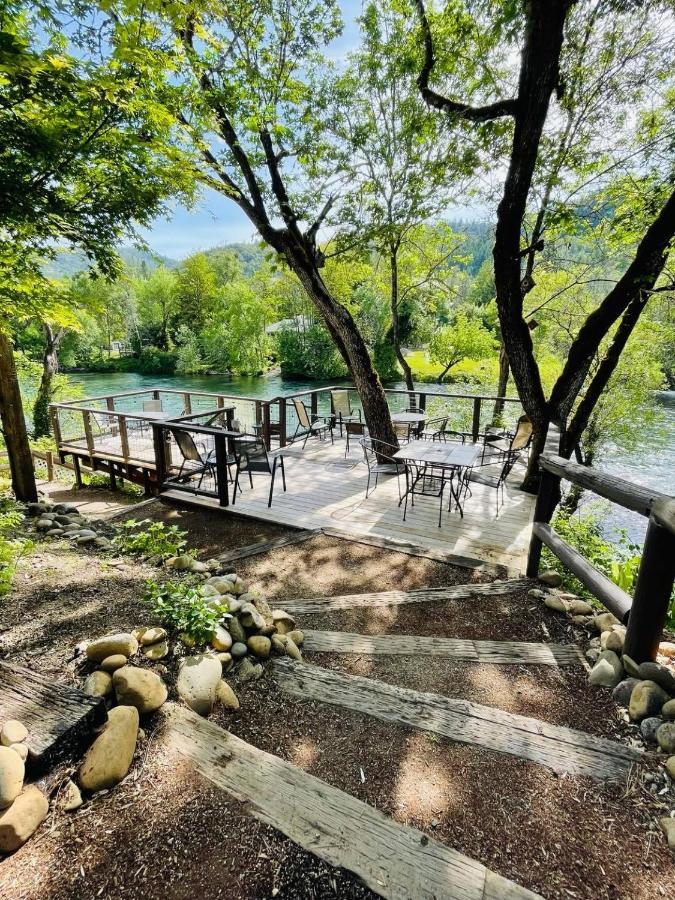 Riverfront Lodging Shady Cove 外观 照片