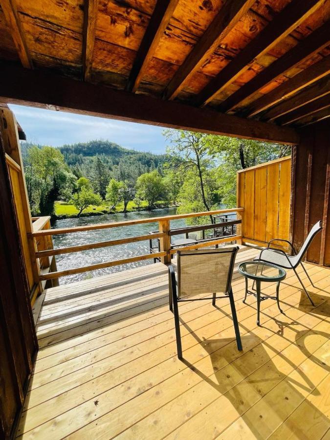 Riverfront Lodging Shady Cove 外观 照片