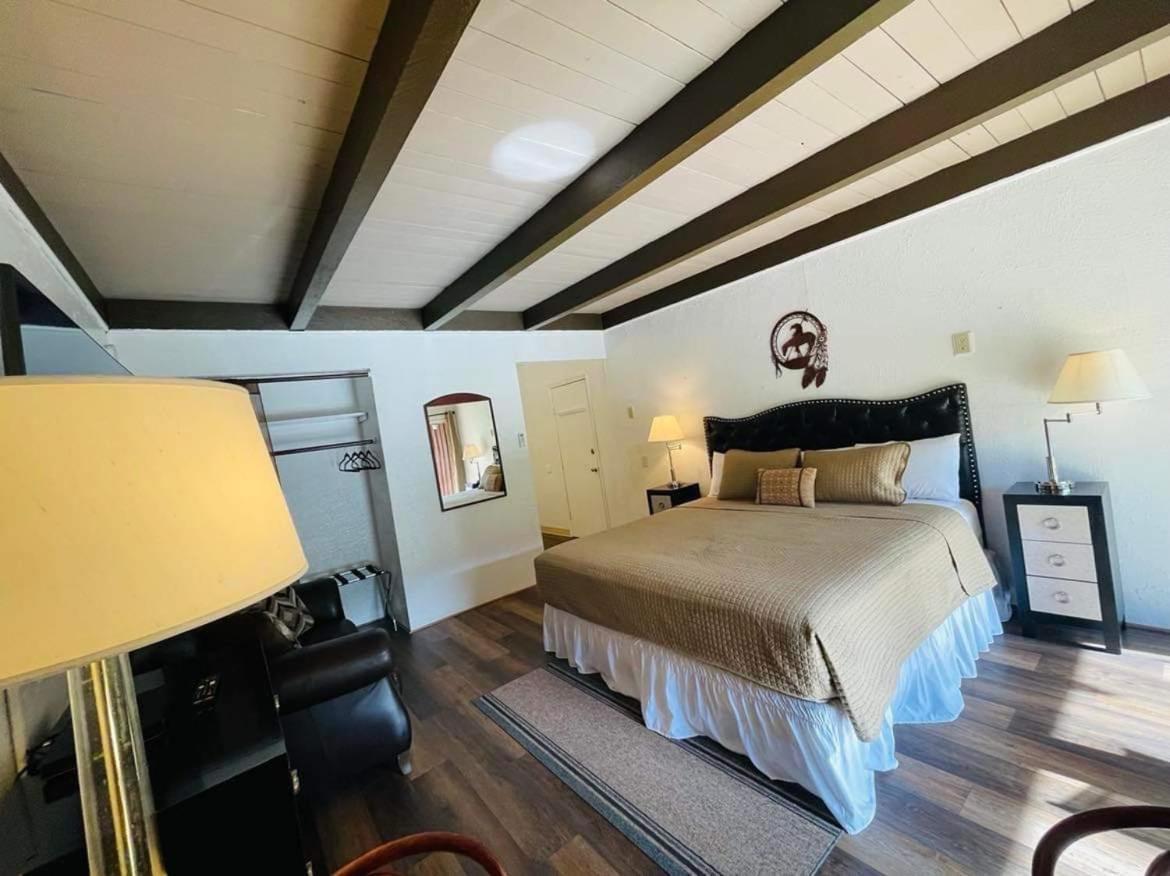 Riverfront Lodging Shady Cove 外观 照片