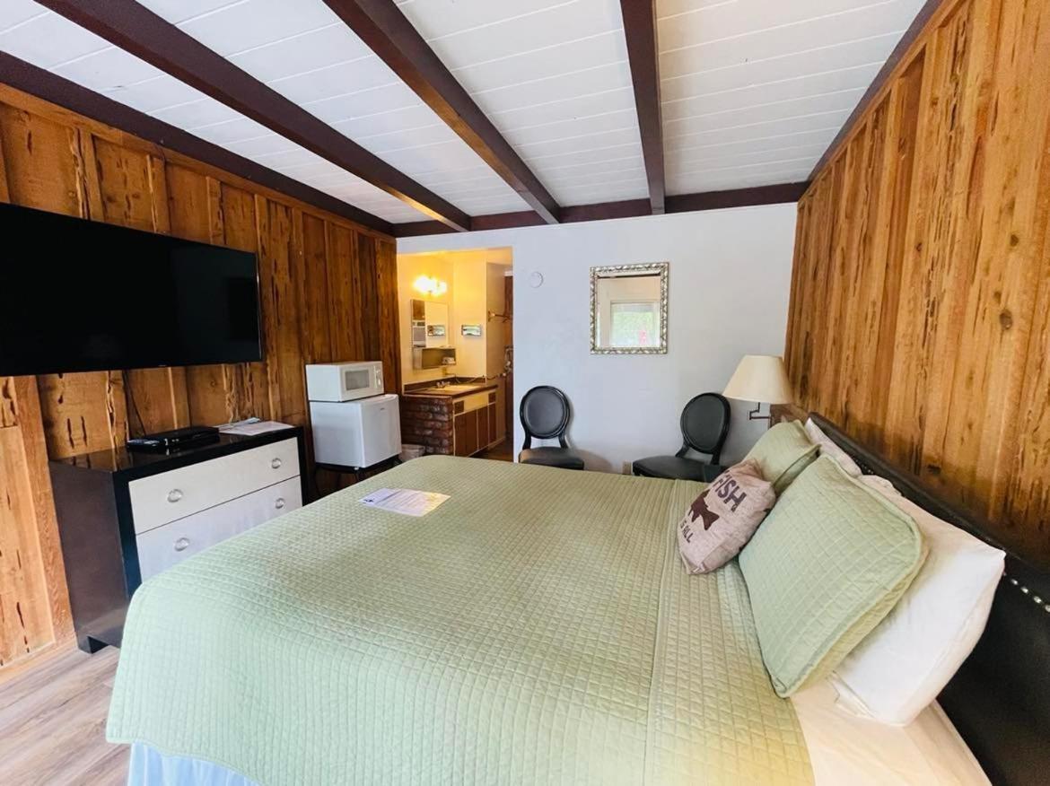 Riverfront Lodging Shady Cove 外观 照片