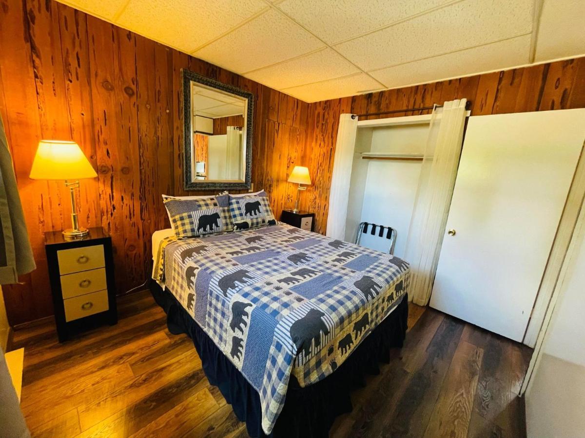 Riverfront Lodging Shady Cove 外观 照片