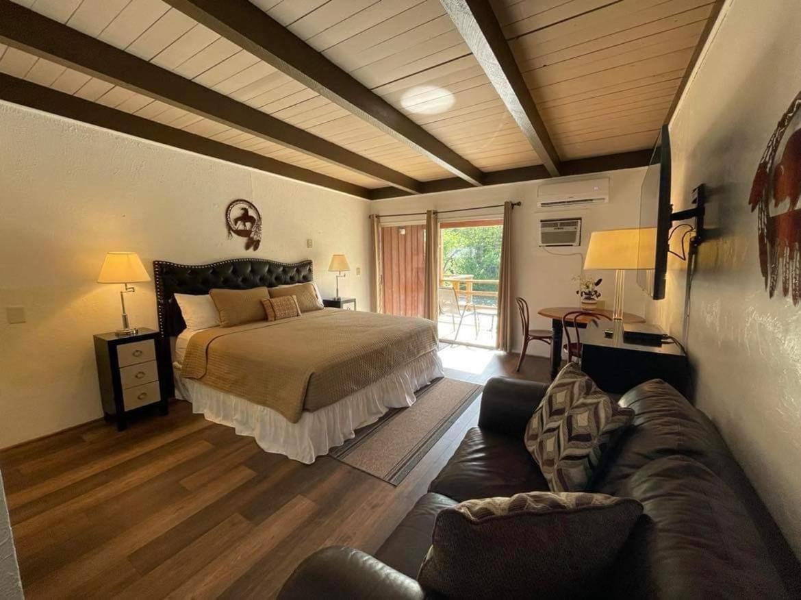 Riverfront Lodging Shady Cove 外观 照片
