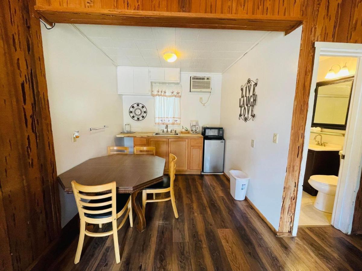 Riverfront Lodging Shady Cove 外观 照片