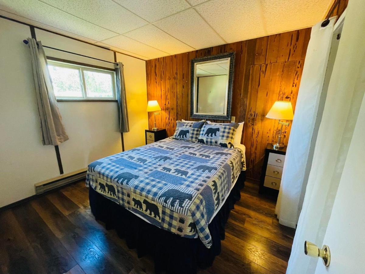 Riverfront Lodging Shady Cove 外观 照片