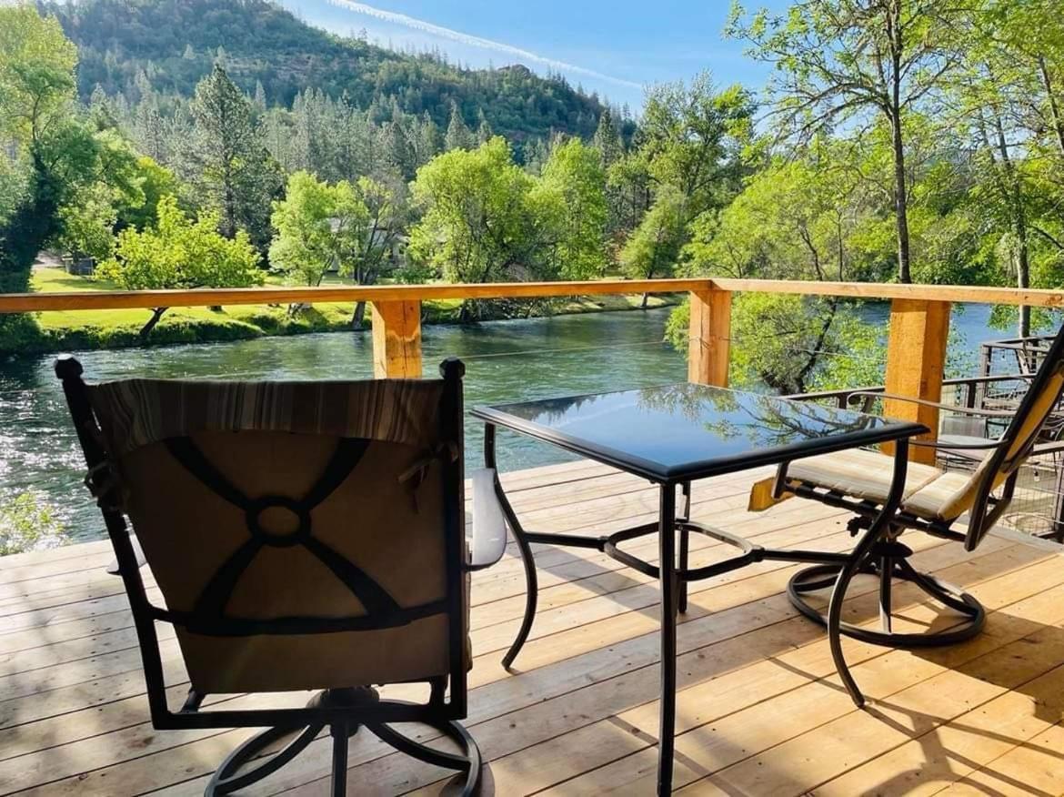 Riverfront Lodging Shady Cove 外观 照片