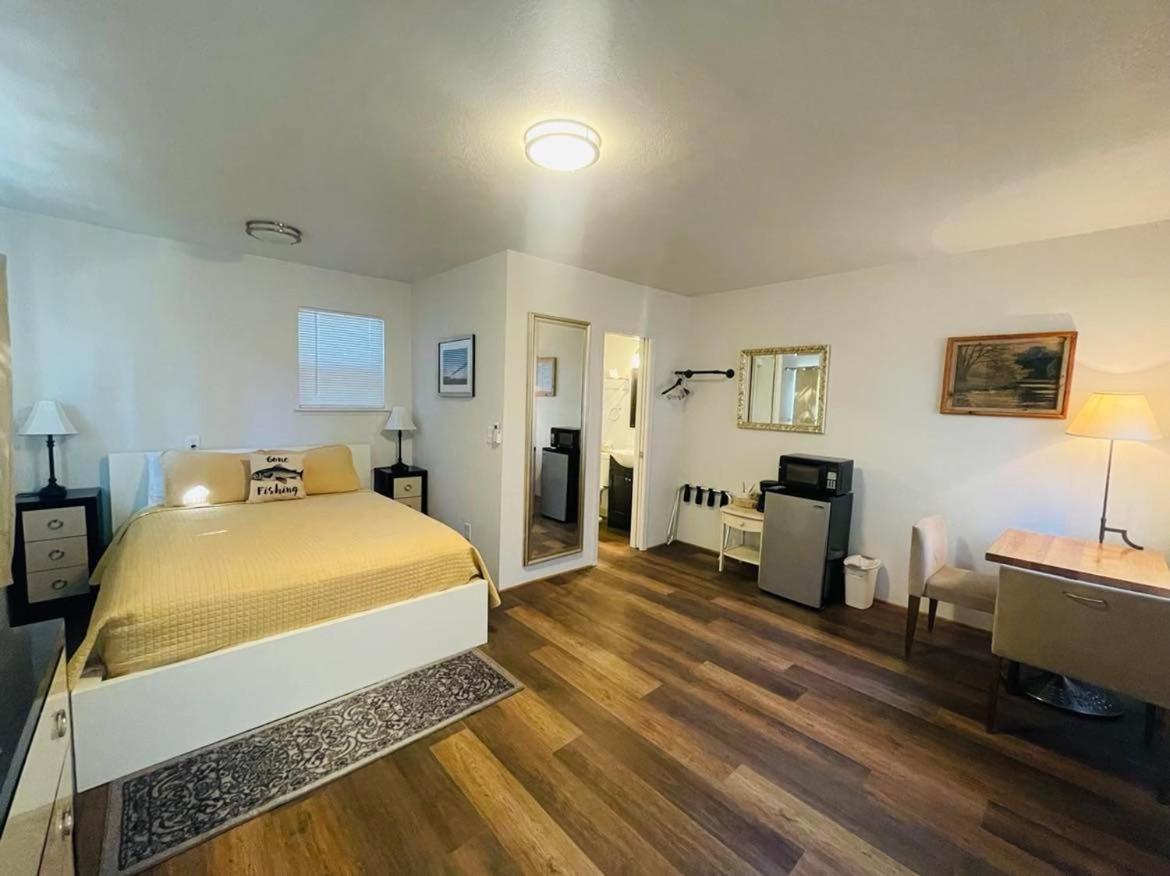 Riverfront Lodging Shady Cove 外观 照片