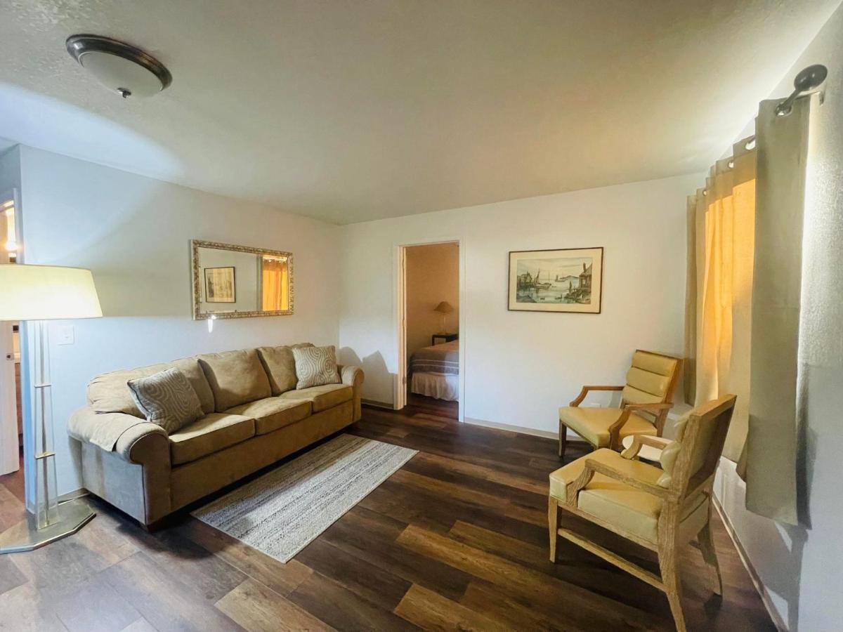 Riverfront Lodging Shady Cove 外观 照片