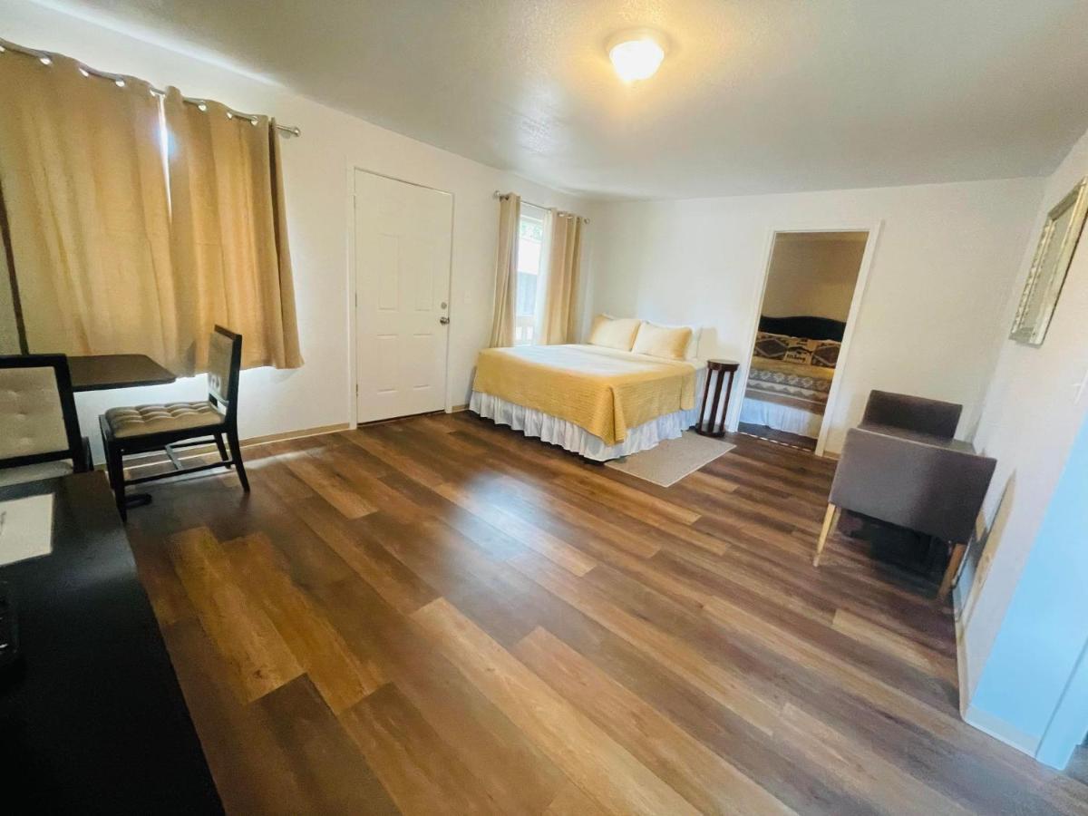 Riverfront Lodging Shady Cove 外观 照片