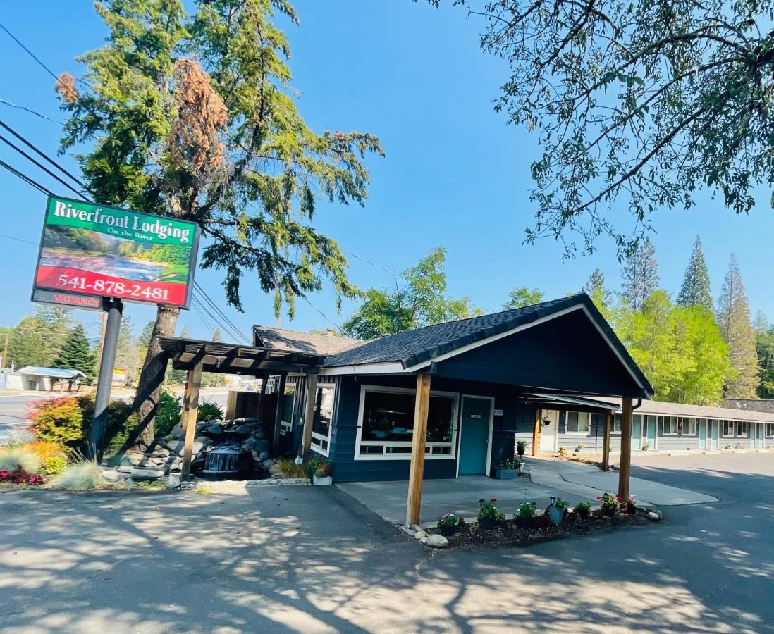 Riverfront Lodging Shady Cove 外观 照片